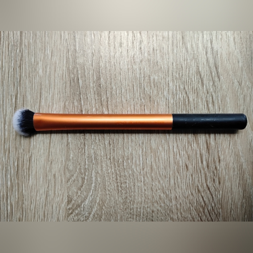 Real Techniques Concealer Brush